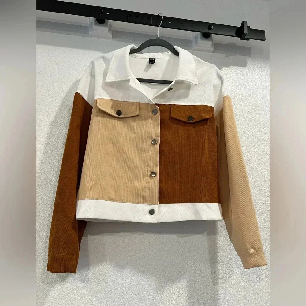 🍁Color block cropped jacket, Shein size large🍁​